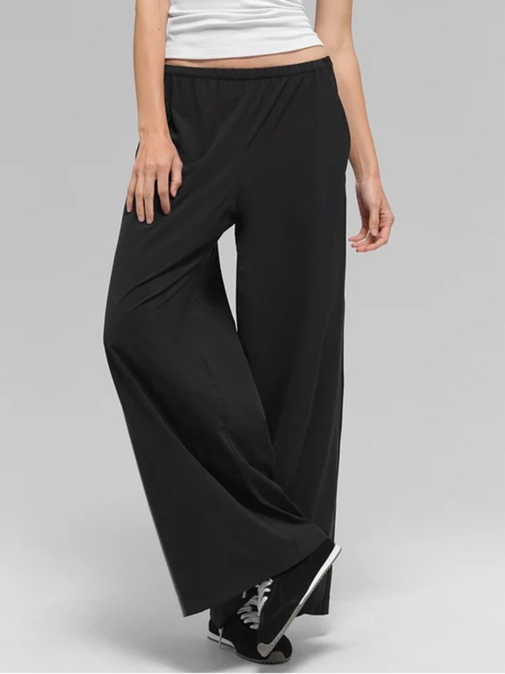Alo Yoga Breezy Wide Leg Pant (Regular) in Black